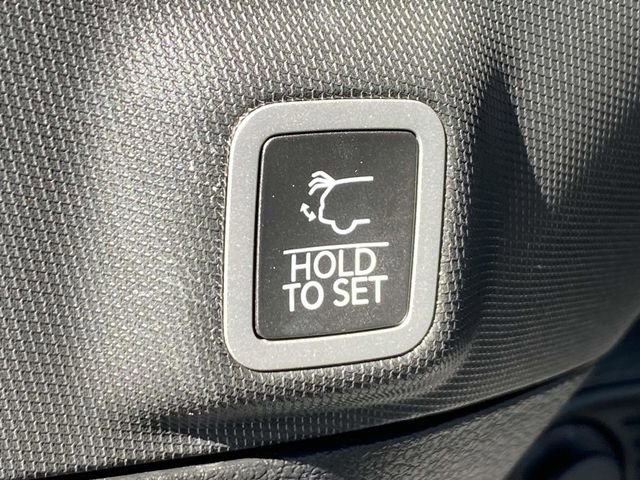 Used 2023 Jeep Grand Cherokee Limited image 13