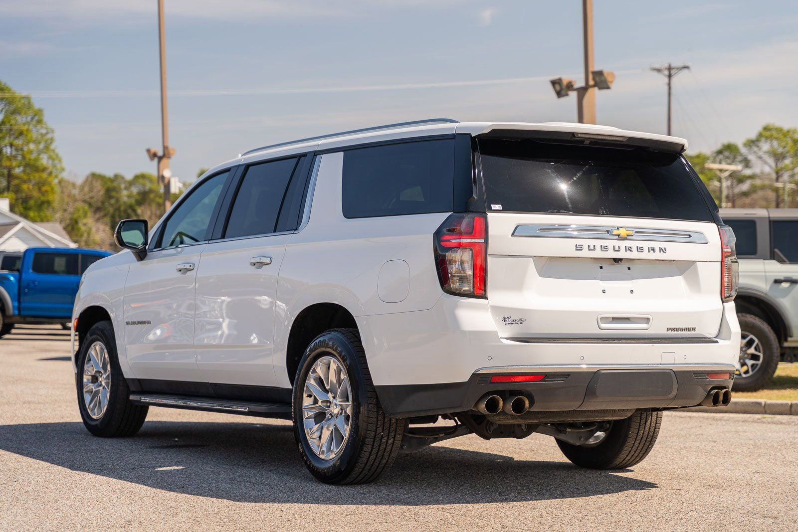 Used 2023 Chevrolet Suburban Premier image 3