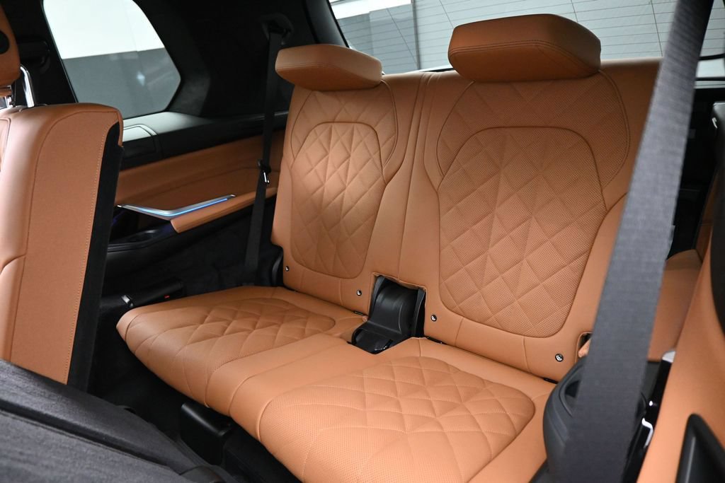 Used 2026 BMW X7 xDrive40i w/ Executive Package AWD/4WD image 20
