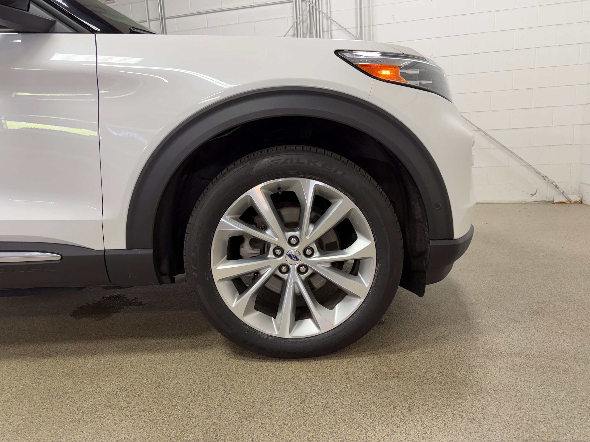 Certified 2021 Ford Explorer Platinum w/ Equipment Group 601A AWD/4WD image 34