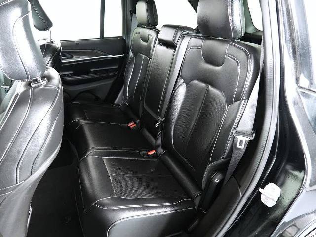 Used 2024 Jeep Grand Cherokee Limited w/ Luxury Tech Group II AWD/4WD image 14