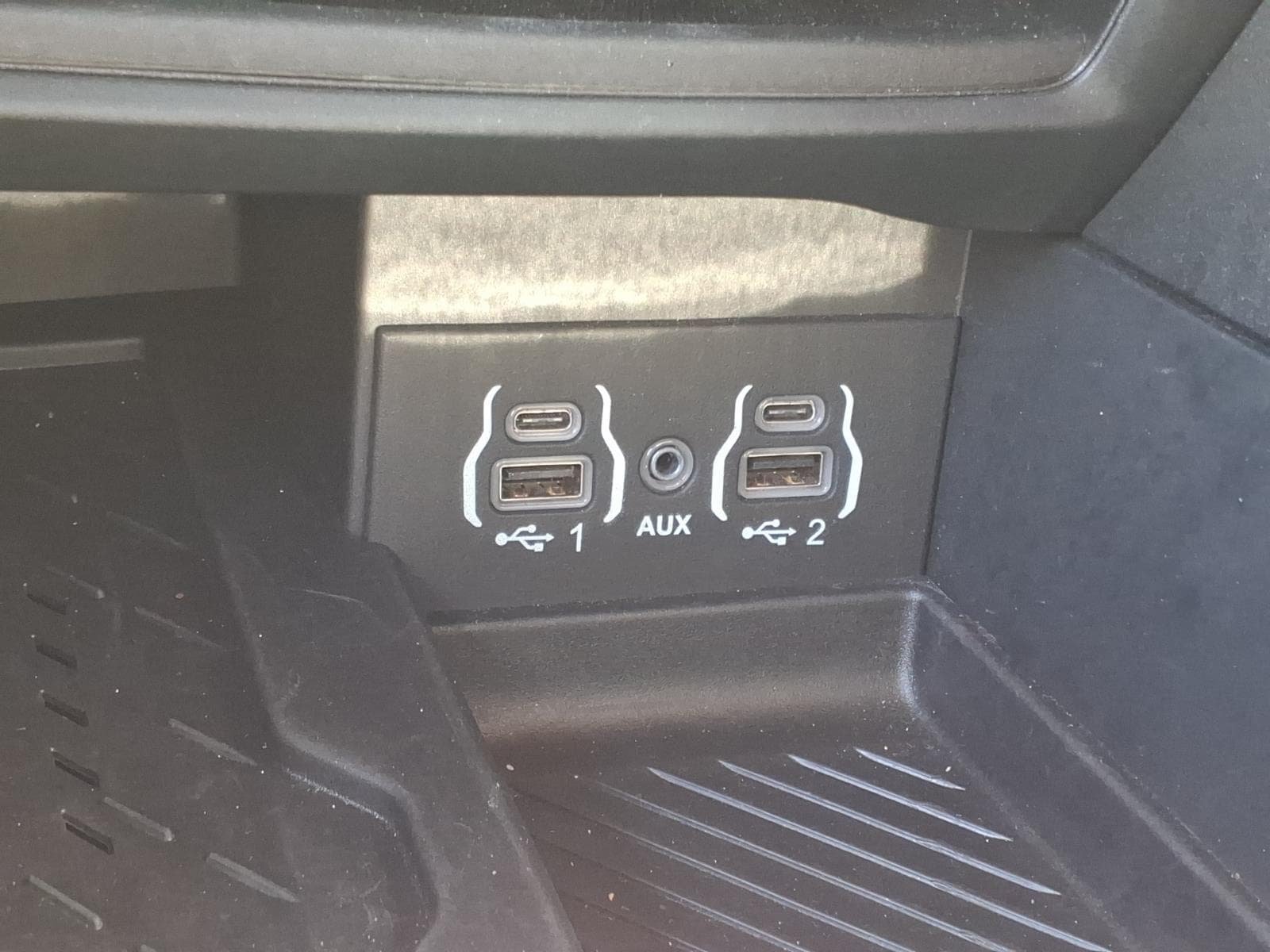 Used 2025 Chrysler Pacifica Limited FWD image 21