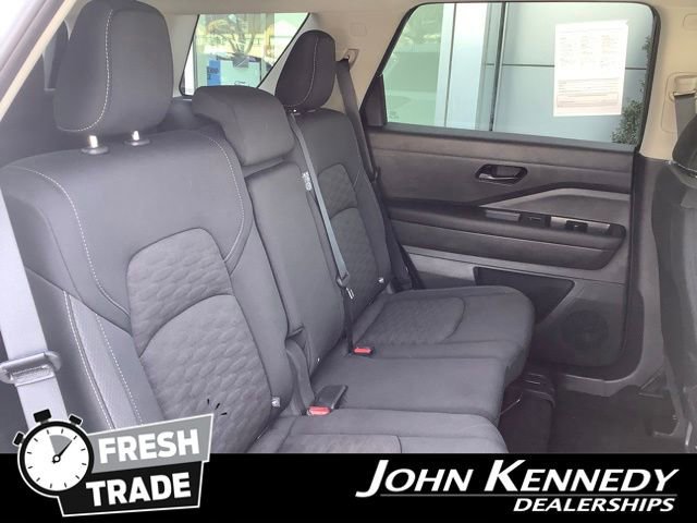Used 2023 Nissan Pathfinder S image 24