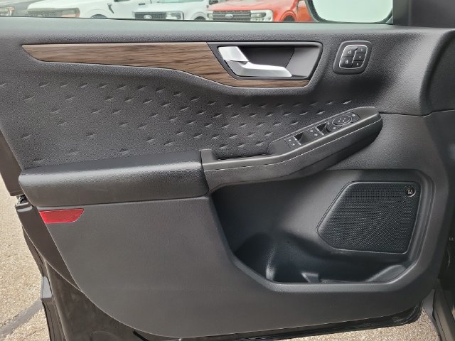 Certified 2020 Ford Escape Titanium AWD/4WD image 24