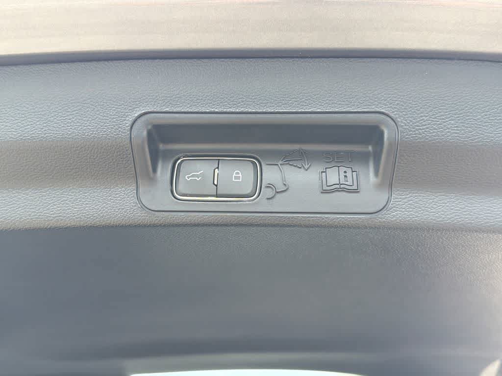 Certified 2024 Ford Explorer XLT AWD/4WD image 17