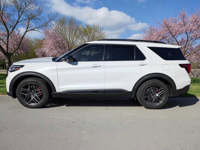 Certified 2025 Ford Explorer ST AWD/4WD image 6