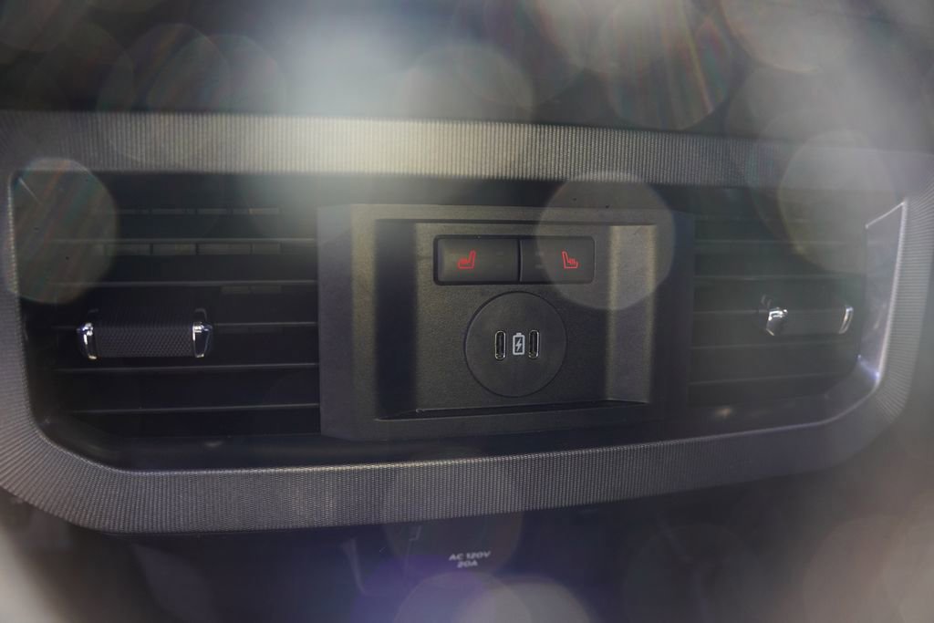 Certified 2025 Ford F450 Platinum w/ FX4 Off-Road Package image 21