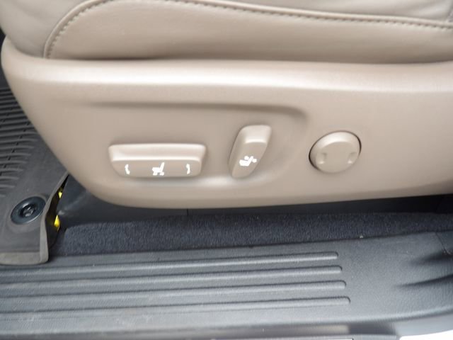 Used 2023 Lexus GX 460 Luxury w/ Accessory Package AWD/4WD image 24