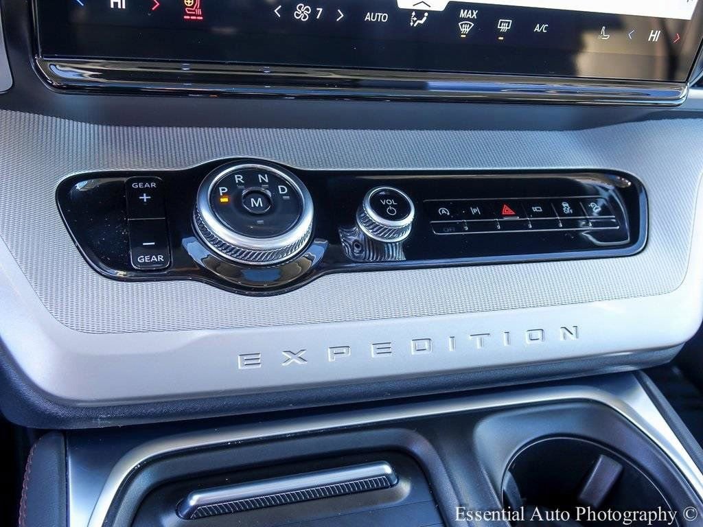 Certified 2025 Ford Expedition Active AWD/4WD image 21
