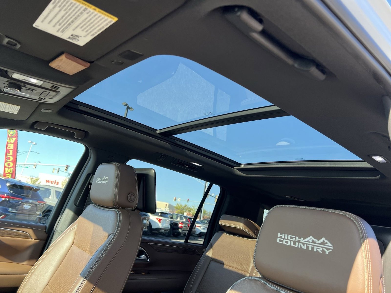 Used 2021 Chevrolet Suburban High Country w/ Premium Package image 24