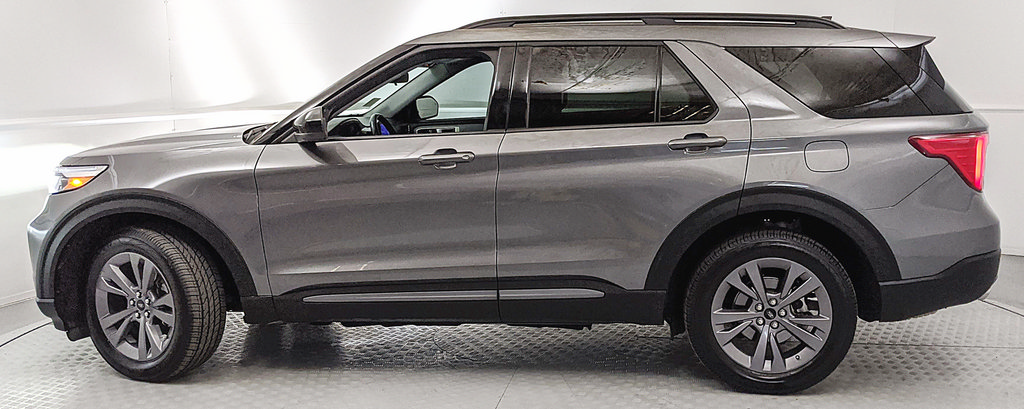 Certified 2023 Ford Explorer XLT w/ Equipment Group 202A AWD/4WD image 5
