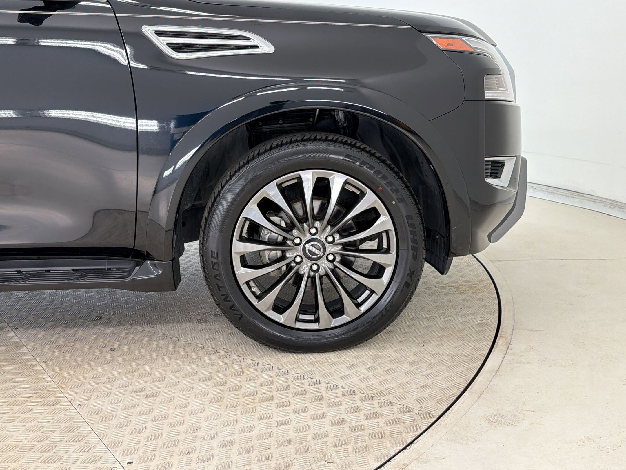 Used 2023 Nissan Armada Platinum w/ Captain's Chairs Package image 12