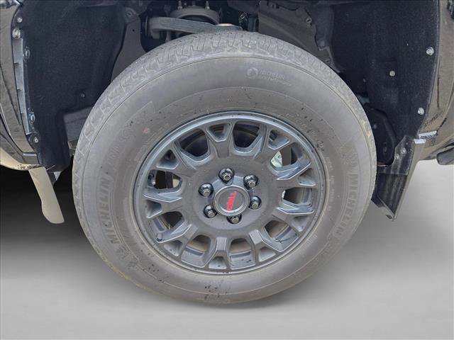 Used 2024 Toyota Tacoma SR5 AWD/4WD image 10