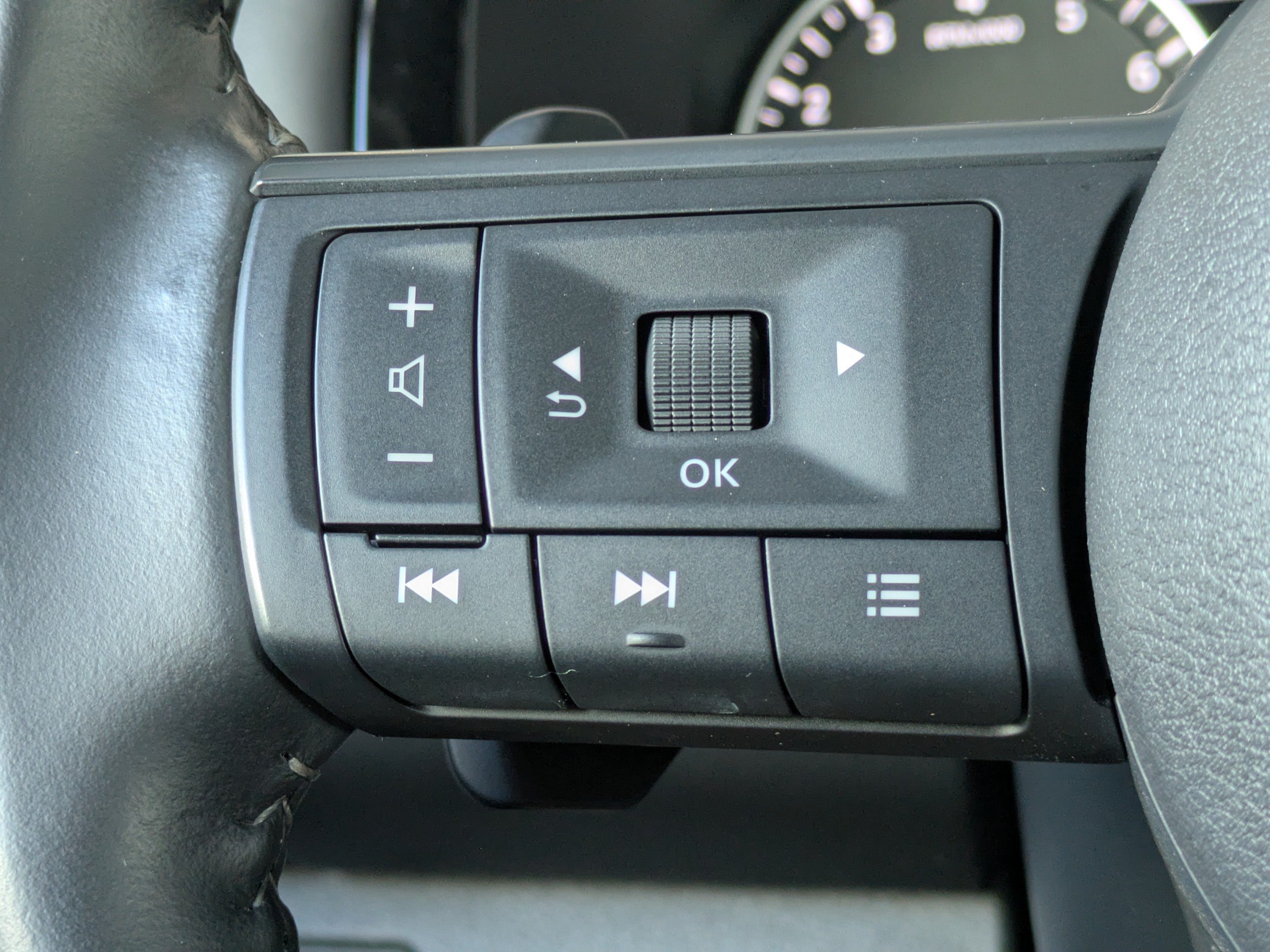 Used 2025 Nissan Pathfinder SV AWD/4WD image 28
