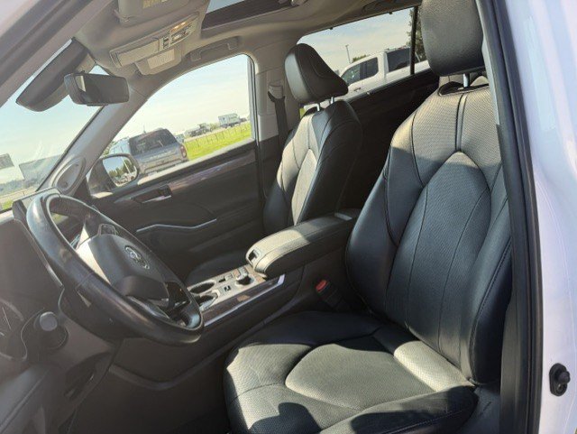 Used 2022 Toyota Highlander Limited AWD/4WD image 13