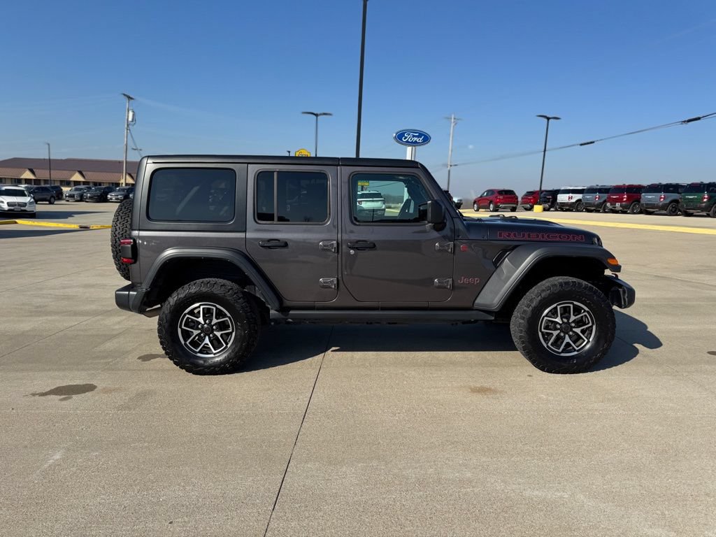 Used 2025 Jeep Wrangler Unlimited Rubicon AWD/4WD image 3