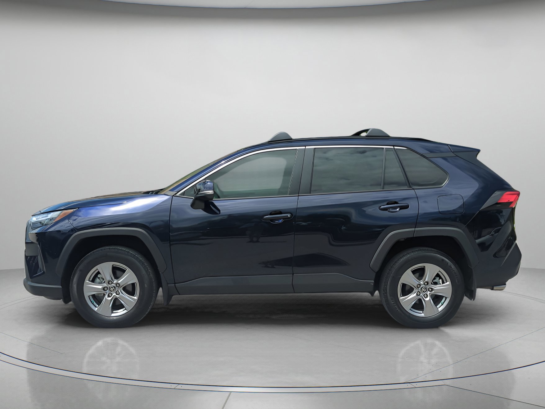Used 2025 Toyota RAV4 XLE w/ Convenience Package FWD image 12