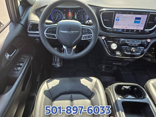 Used 2025 Chrysler Pacifica Select FWD image 13