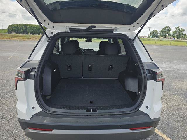 Used 2026 Chevrolet Equinox LT FWD image 7