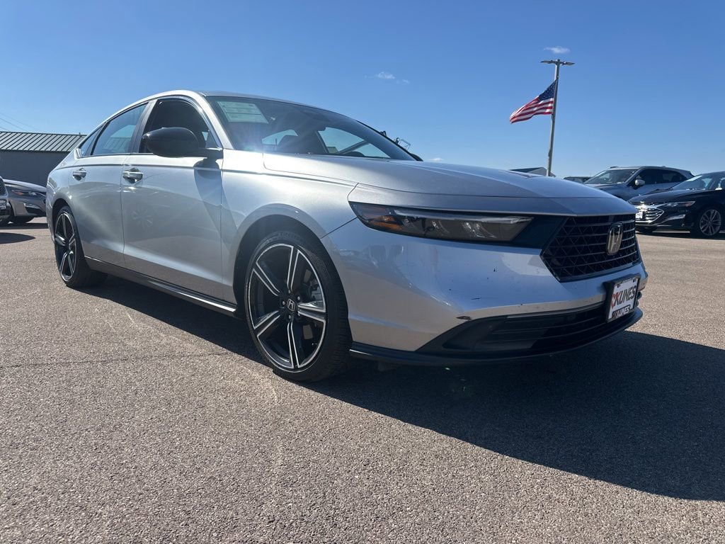 Used 2024 Honda Accord Sport image 2