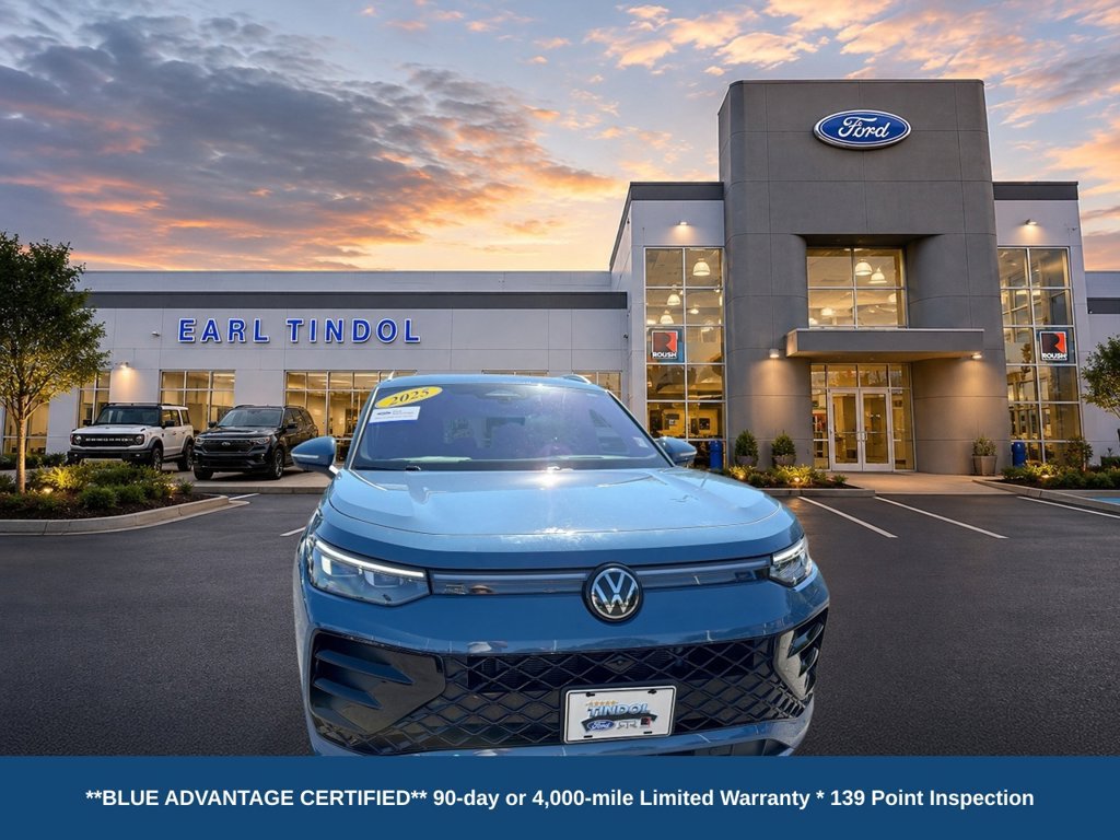 Used 2025 Volkswagen Tiguan SEL R-Line AWD/4WD image 2