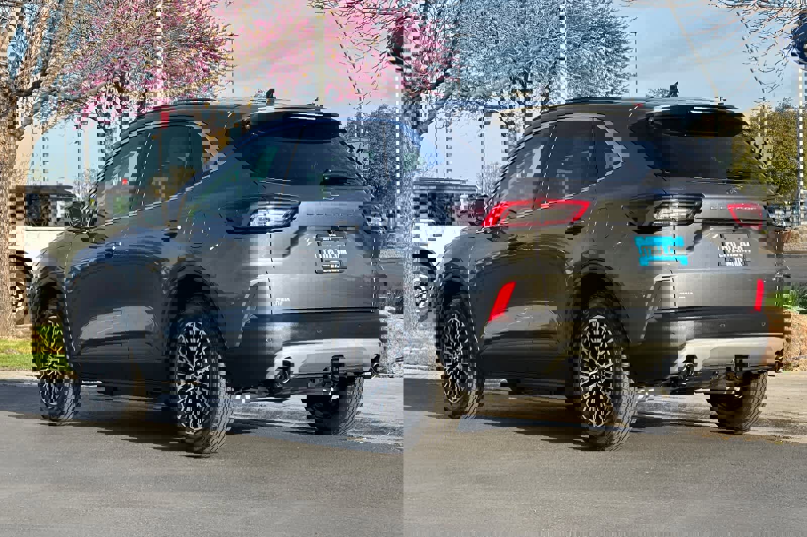 Certified 2025 Ford Escape SE w/ PHEV Premium Package image 3