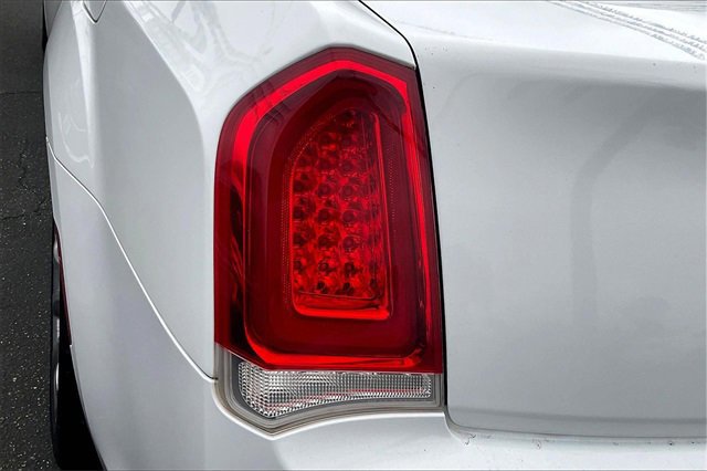 Used 2019 Chrysler 300 Limited image 29