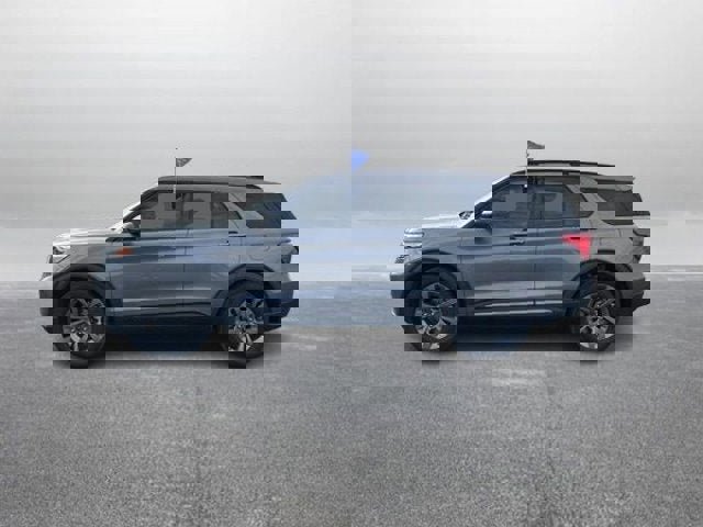 Certified 2021 Ford Explorer XLT w/ Equipment Group 202A image 5