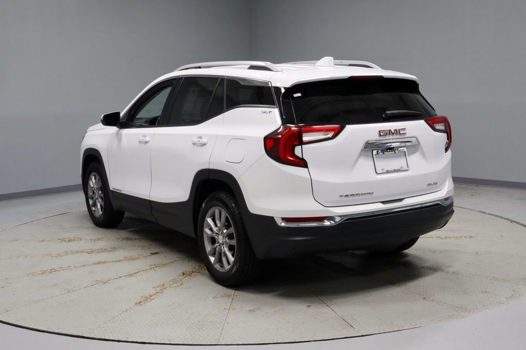 Used 2024 GMC Terrain SLT AWD/4WD image 9