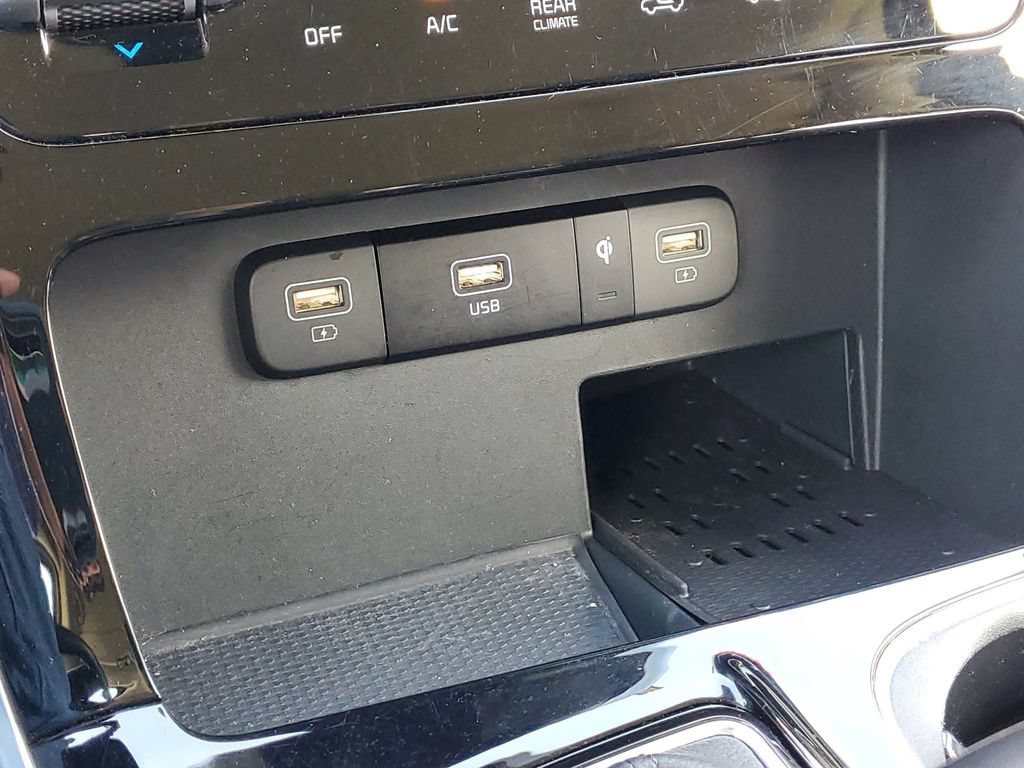 Used 2024 Kia Carnival EX FWD image 32