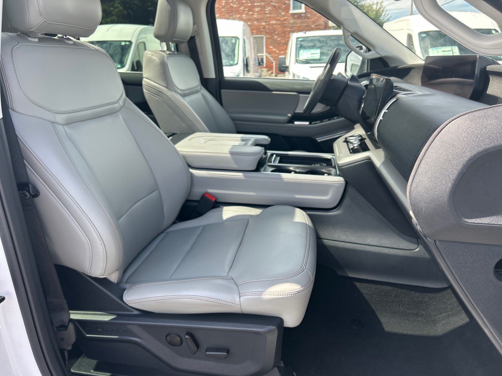 Certified 2025 Ford Expedition Active AWD/4WD image 23