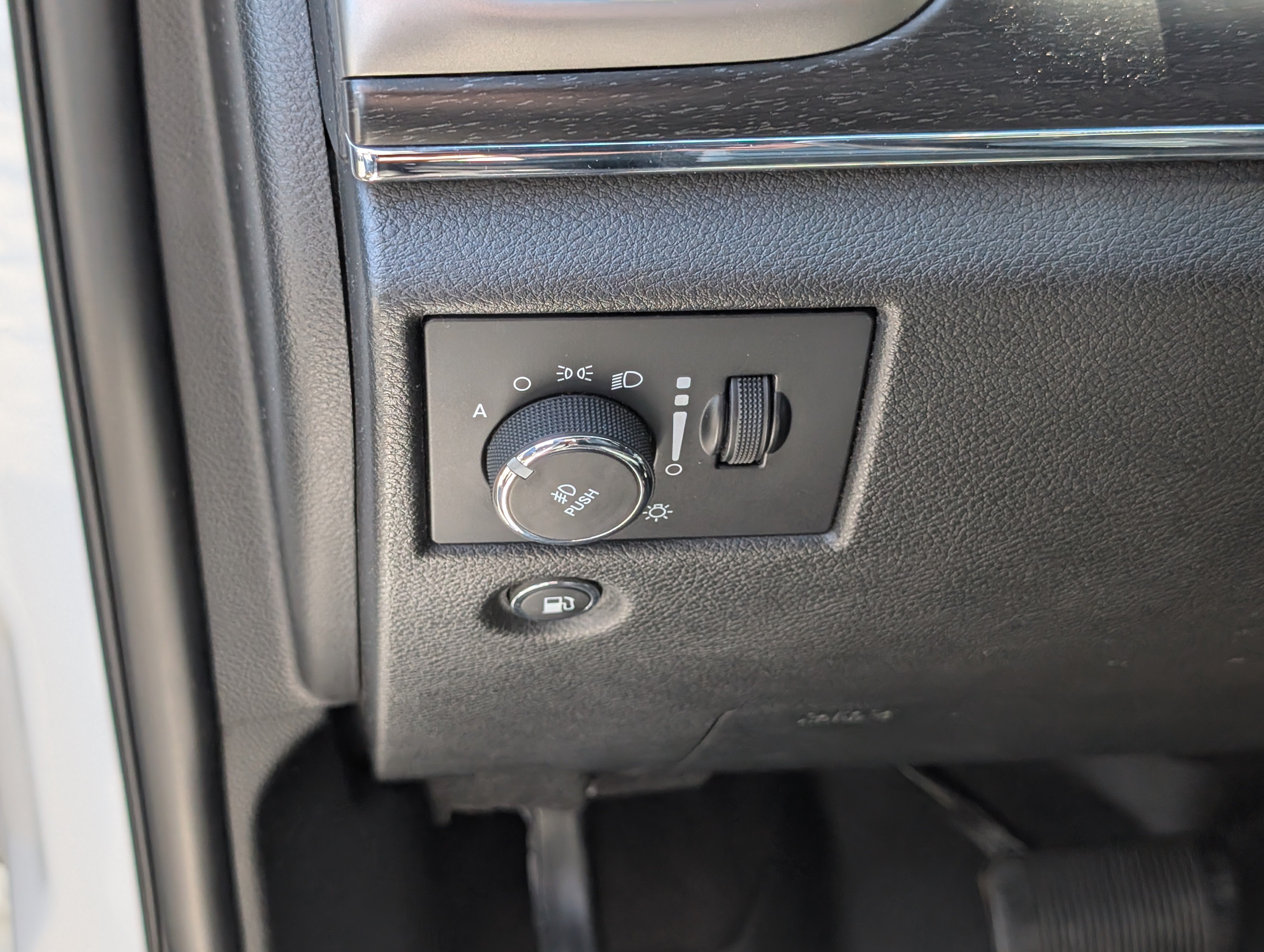 Used 2018 Jeep Grand Cherokee Limited AWD/4WD image 22