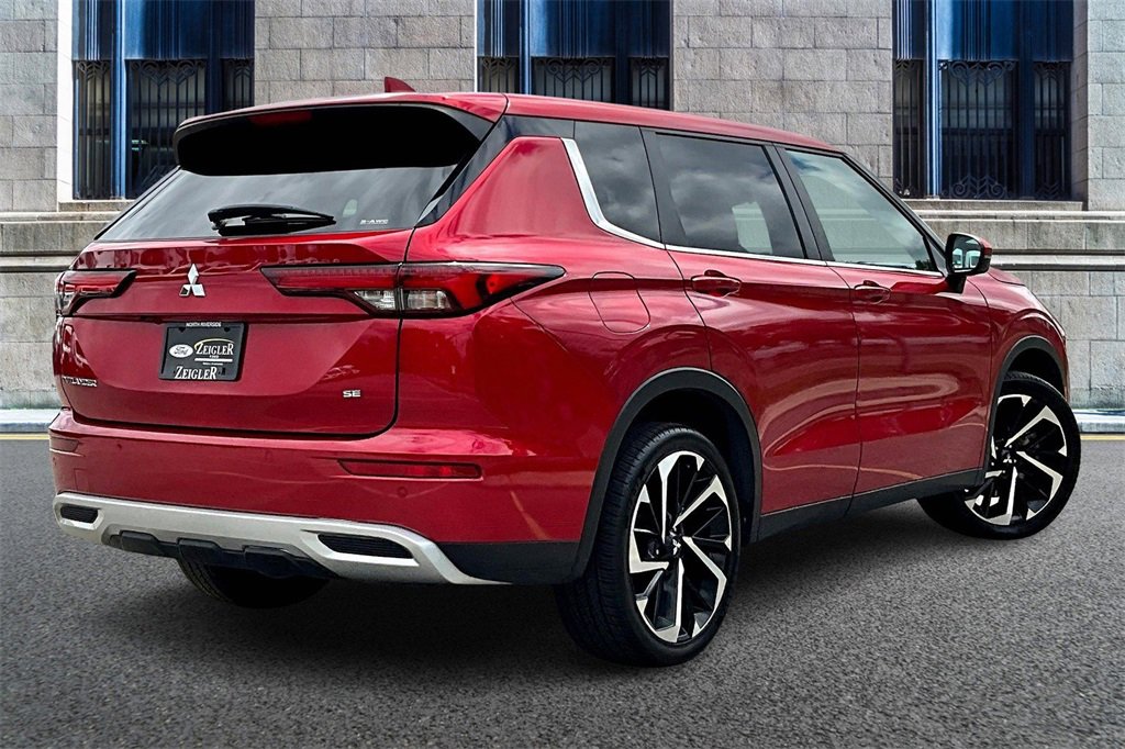 Used 2023 Mitsubishi Outlander SE image 11