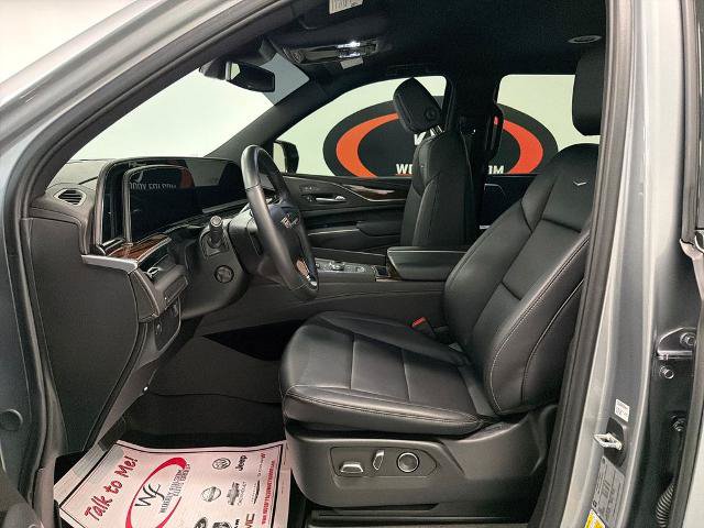 Used 2024 Cadillac Escalade Luxury RWD image 9