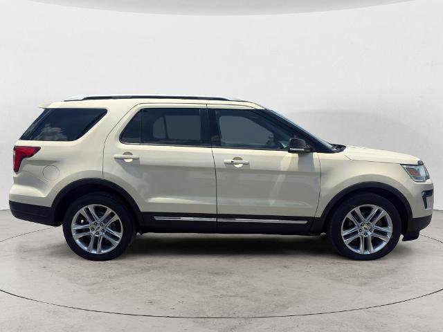 Certified 2018 Ford Explorer XLT w/ Equipment Group 201A AWD/4WD image 4