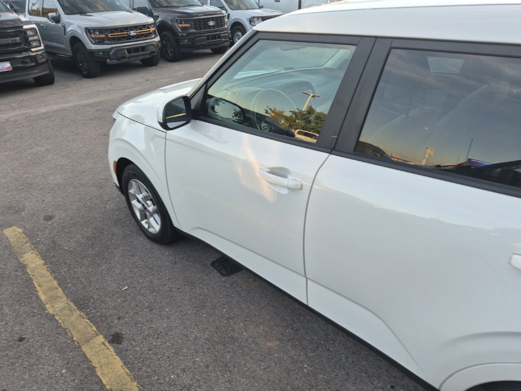 Used 2024 Kia Soul LX w/ LX Technology Package FWD image 10