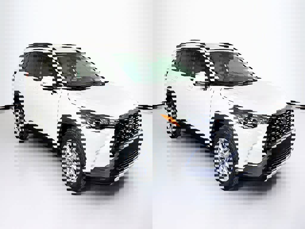 Used 2022 Toyota Corolla Cross LE image 7