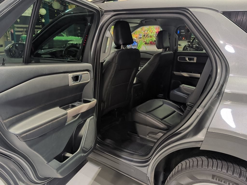 Certified 2023 Ford Explorer XLT w/ Equipment Group 202A AWD/4WD image 10