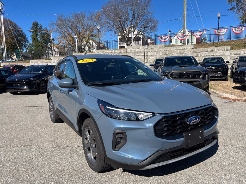 Certified 2025 Ford Escape ST-Line Select AWD/4WD image 7