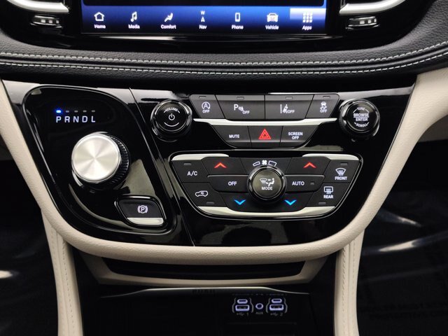Used 2024 Chrysler Pacifica Limited AWD/4WD image 35