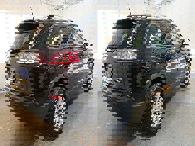 Used 2021 Jeep Cherokee Latitude image 4