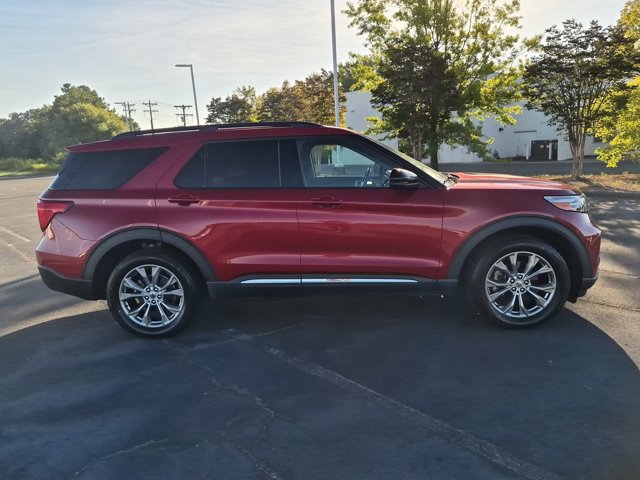 Certified 2022 Ford Explorer XLT w/ Equipment Group 202A AWD/4WD image 3