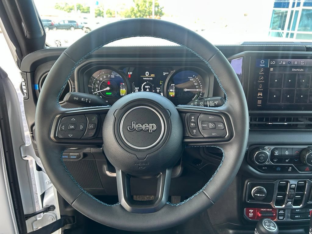 Used 2025 Jeep Wrangler Unlimited Rubicon 4xe w/ Convenience Group AWD/4WD image 17