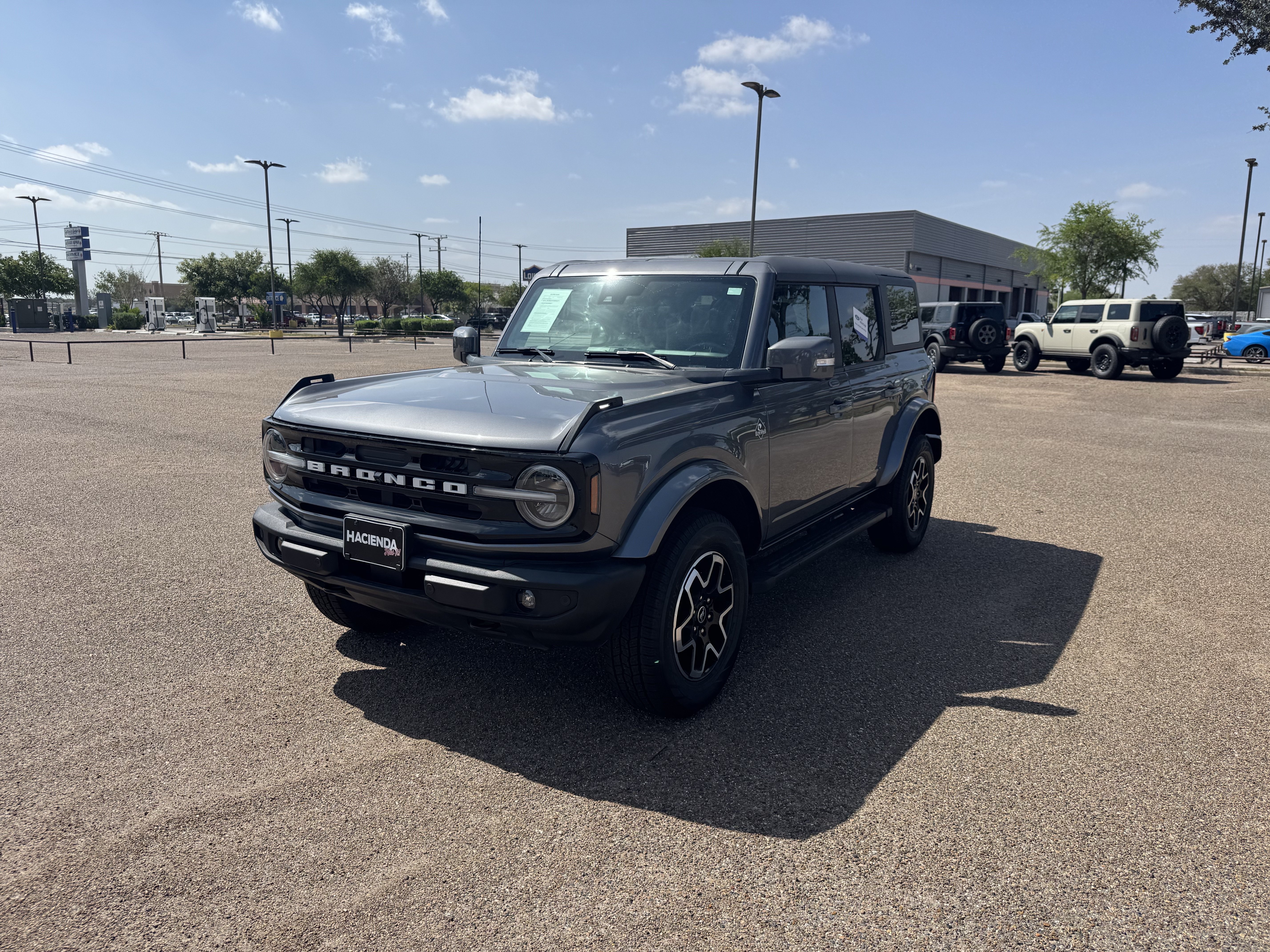 Certified 2023 Ford Bronco Outer Banks AWD/4WD image 1