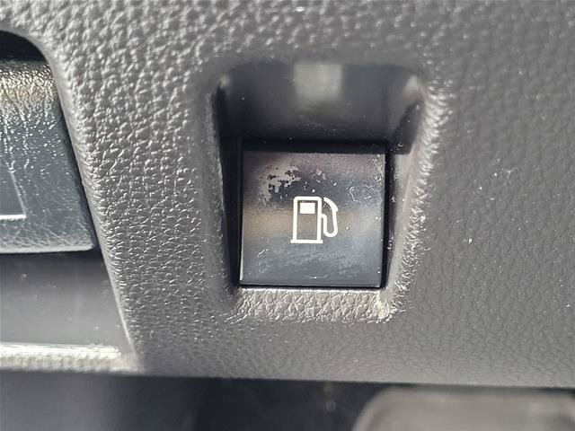Used 2024 Toyota Highlander XLE AWD/4WD image 17