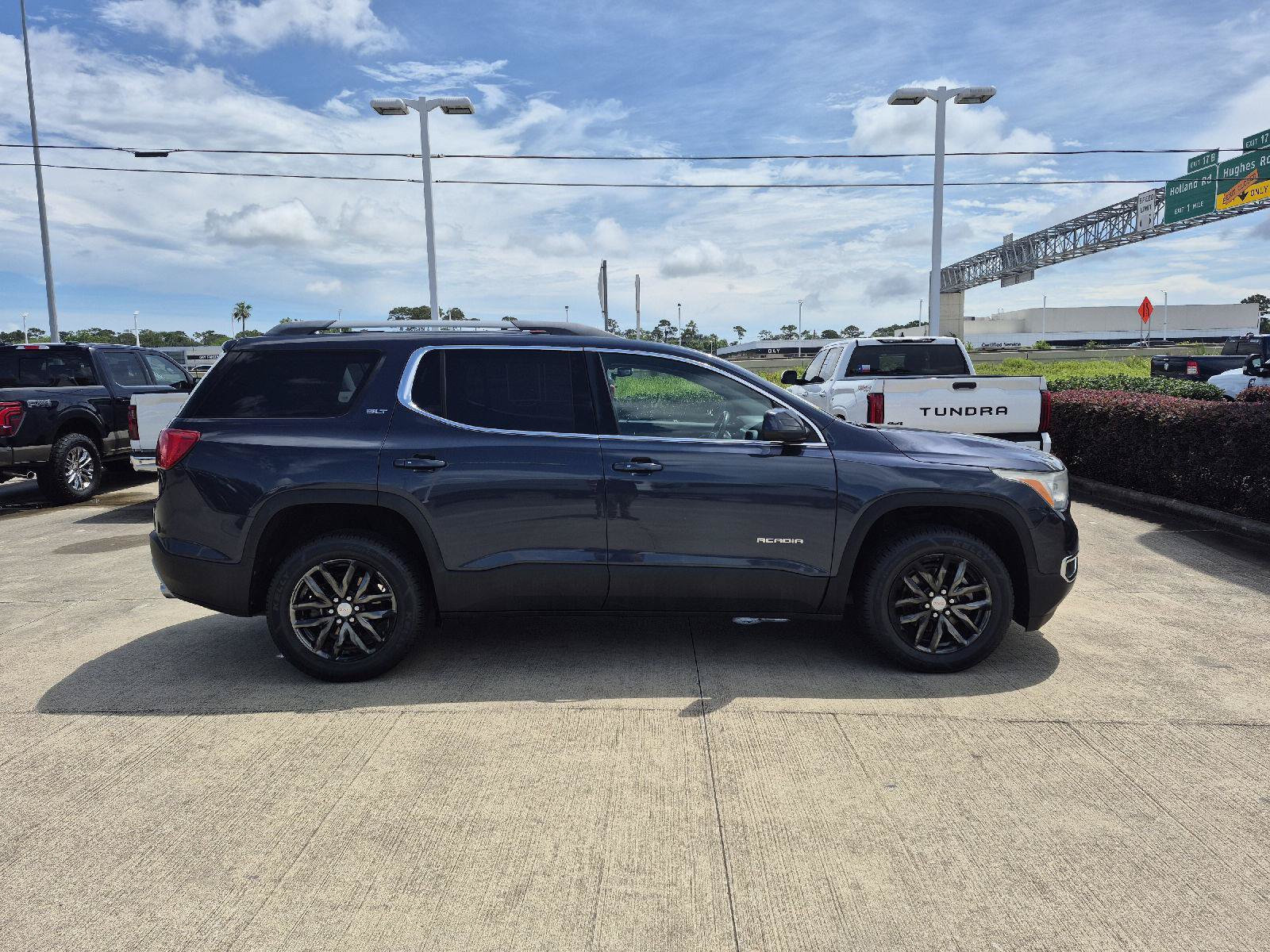 Used 2019 GMC Acadia SLT FWD image 16
