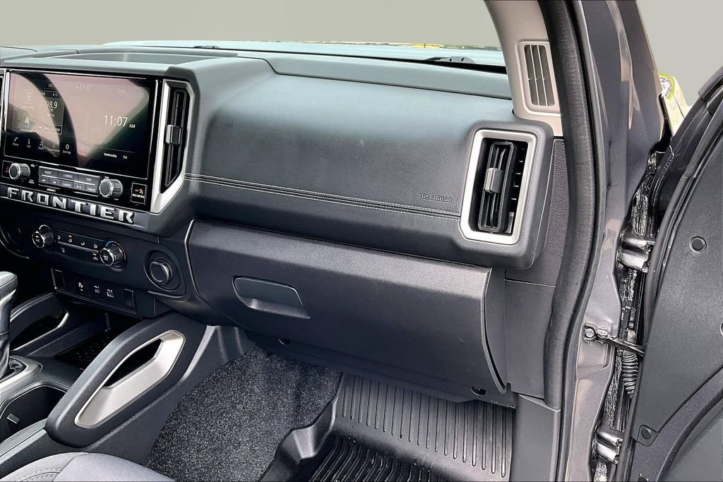 Used 2025 Nissan Frontier SV RWD image 17