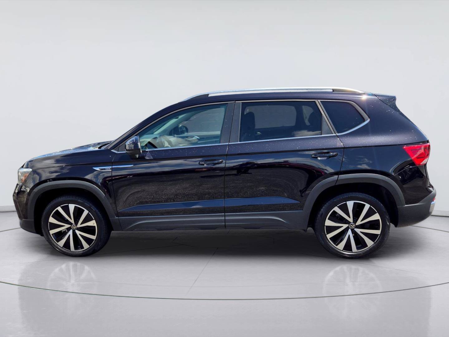 Used 2023 Volkswagen Taos SE FWD image 5