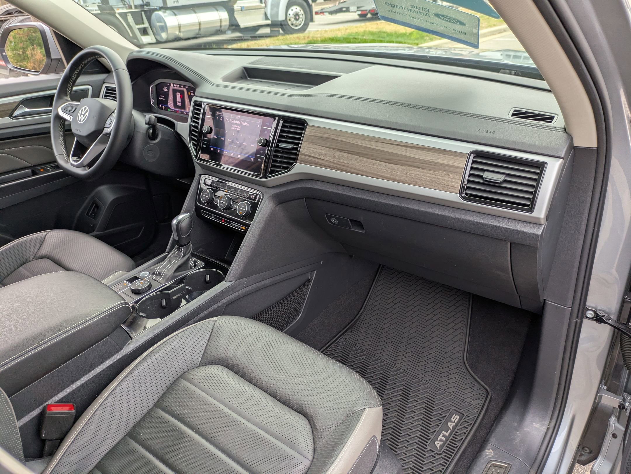 Used 2021 Volkswagen Atlas SEL Premium image 37