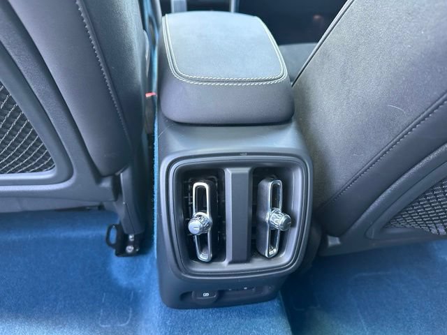 Used 2023 Volvo XC40 Recharge Ultimate AWD/4WD image 16